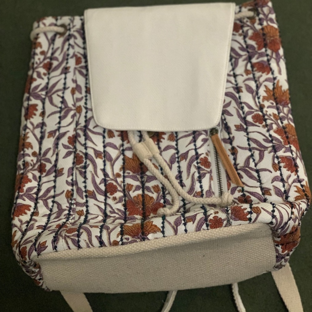 Universal Threads Floral Backpack 🌺